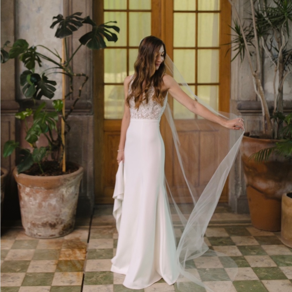 Floor length wedding veil